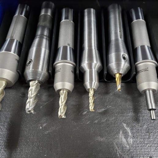 Download STL file R8 End Mill Holder ・ Cults